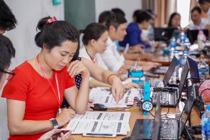 VinUni sẽ có chương trình đào tạo đội ngũ giáo viên STEM nòng cốt và tiếp tục tài trợ trang thiết bị cho các trường để mở mới các CLB STEM ( Ảnh chụp khóa tập huấn của VinUni dành cho Giáo viên THPT để triển khai CLB STEM tại trường)