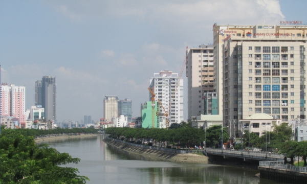 Thủ tục hành chính càng kéo dài càng làm tăng chi phí và là nguyên nhân chính đẩy giá nhà lên cao, gây thêm khó khăn cho người dân.