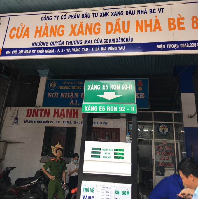 Cả 2 cửa hàng đều thuộc Công ty Cổ phần Đầu tư Xuất nhập khẩu xăng dầu Nhà bè VT.