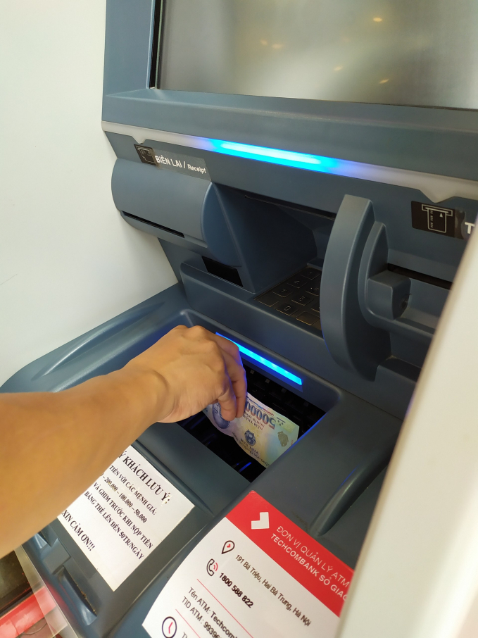 ảnh nộp tiền ATM