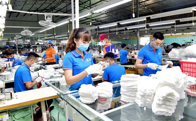 Bộ Kế hoạch và Đầu tư dự báo tốc độ tăng GDP 6 tháng đầu năm khoảng 5,8%, thấp hơn 1,31 điểm phần trăm so với mục tiêu kịch bản đề ra tại Nghị quyết số 01/NQ-CP (kịch bản là 7,11%).