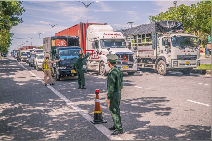 Lực lượng chức năng đang xiết chặt cửa ngõ ra vào thành phố Đà Nẵng 24/24 giờ (Anh:TS)