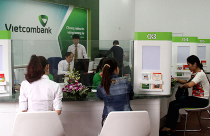 bai14-hinh1-rut-tien-mat-tai-ngan-hang-Vietcombank