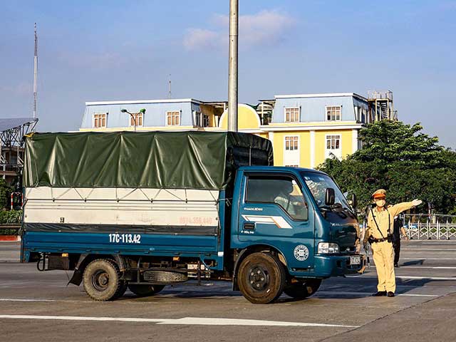 Không kiểm tra xe chở hàng thiết yếu, lương thực phục vụ vùng có dịch COVID-19