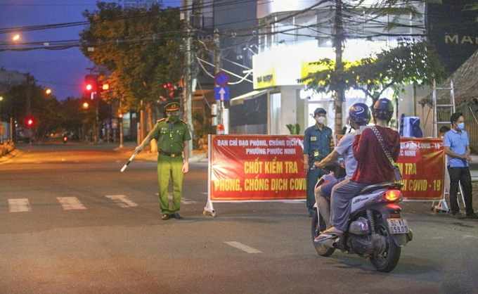 Bắt đầu từ 12h ngày 6/8, Đà Nẵng áp dụng mẫu giấy đi đường mới (Ảnh:TS)