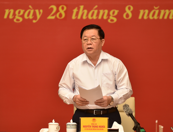 Đồng chí Nguyễn Trọng Nghĩa, Bí thư Trung ương Đảng, Trưởng Ban Tuyên giáo Trung ương phát biểu tại hội nghị