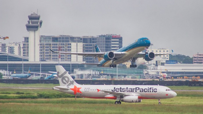 Ngành hàng không Việt Nam cũng chịu thiệt hại nặng nề trong đại dịch, Vietnam Airlines báo lỗ 0,78 tỷ USD trong 6 quý liên tiếp.