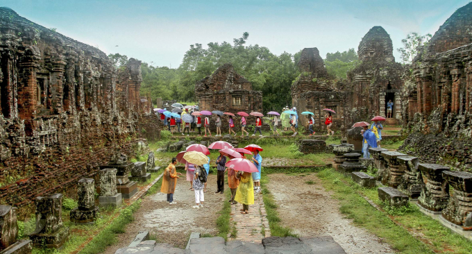 Du khách tham quan tháp Mỹ Sơn, Quang Nam (Ảnh:TS)