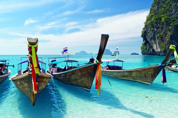 Phuket (Thái Lan) là địa phương mạnh dạn triển khai đón khách hộ chiếu vắc xin đầu tiên trên thế giới.