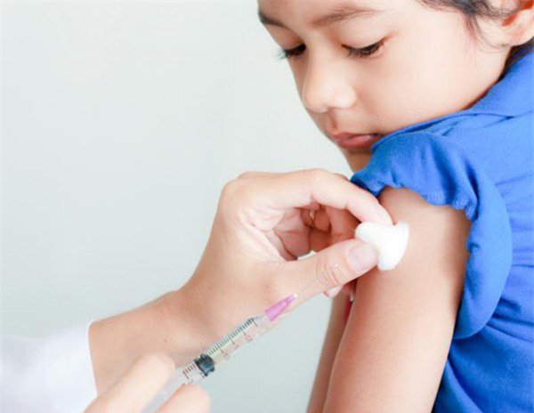 Nhiều quốc gia trên thế giới đã tiến hành tiêm vaccine phòng Covid-19 cho trẻ em. Ảnh: minh họa