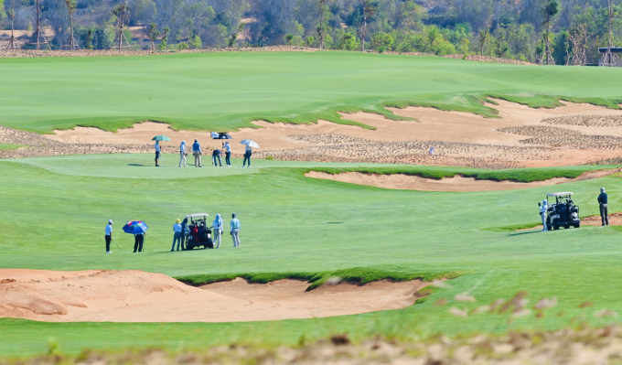 Những sân golf đạt chuẩn để tổ chức các giải đấu quy mô quốc tế luôn tạo ra sức hút nhất định đối với cộng đồng golf thủ. (Ảnh thực tế sân golf PGA NovaWorld Phan Thiet)