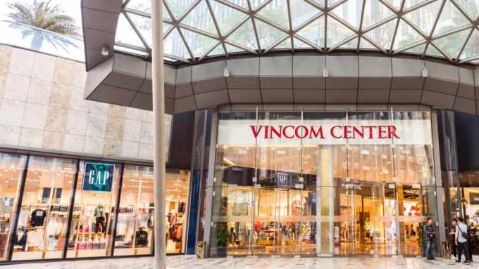 Vincom Retail đã đồng hành, hỗ trợ khách thuê khoản tiền trị giá 925 tỷ đồng, chủ yếu dưới hình thức miễn giảm tiền thuê mặt bằng kinh doanh.