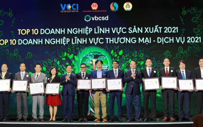 Top 10 doanh nghiệp bền vững hàng đầu Việt Nam trong lĩnh vực Thương mại - Dịch vụ