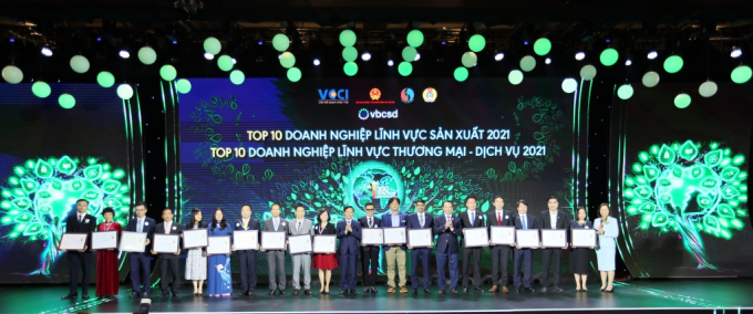 VCSF 2021 vinh danh các doanh nghiệp Việt Nam phát triển bền vững. Trong top 10, 55% là DN Việt và 45 %là DN nước ngoài