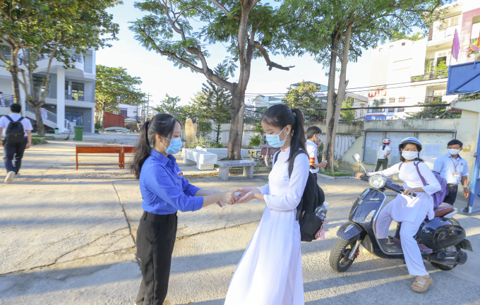 Ngày mai Đà Nẵng cho học sinh khối 7 đến 12 đi học trực tiếp trở lại từ mùng 7 tháng Giêng