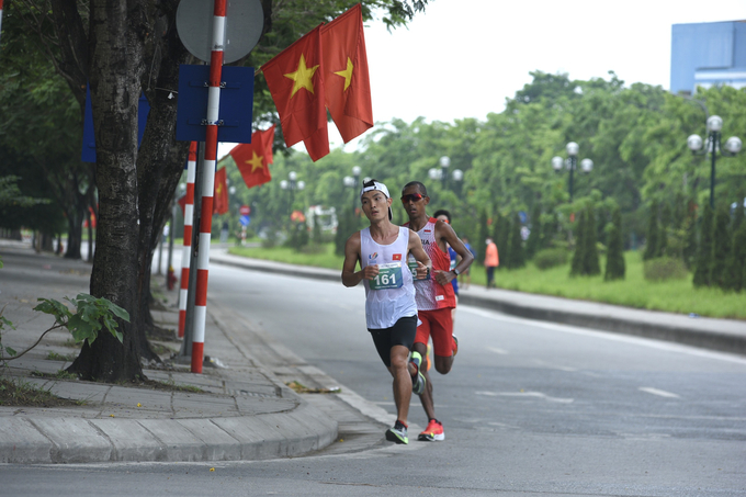 VĐV Hoàng Nguyên Thanh đã gây chấn động khi lần đầu tiên trong lịch sử giúp điền kinh Việt Nam giành HCV marathon - 42,195km tại SEA Games.