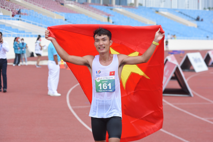 Hoàng Nguyên Thanh giành tấm HCV lịch sử cho điền kinh Việt Nam ở nội dung Marathon