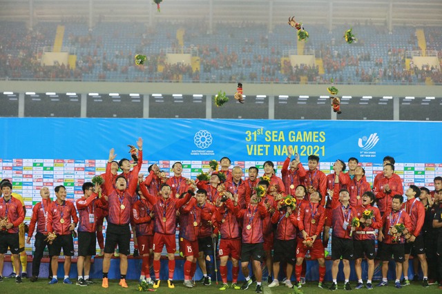 Đội tuyển bóng đá nam U23 quốc gia Việt Nam bảo vệ thành công Huy chương Vàng tại SEA Games 31.