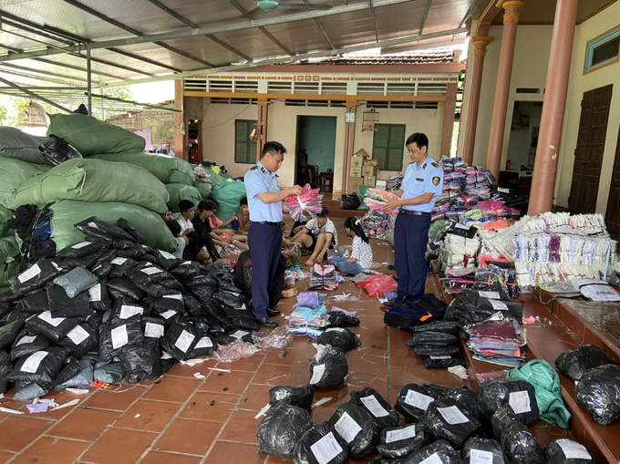 Lực luowngjn chức năng kiểm tra hàng hóa vi phạm.