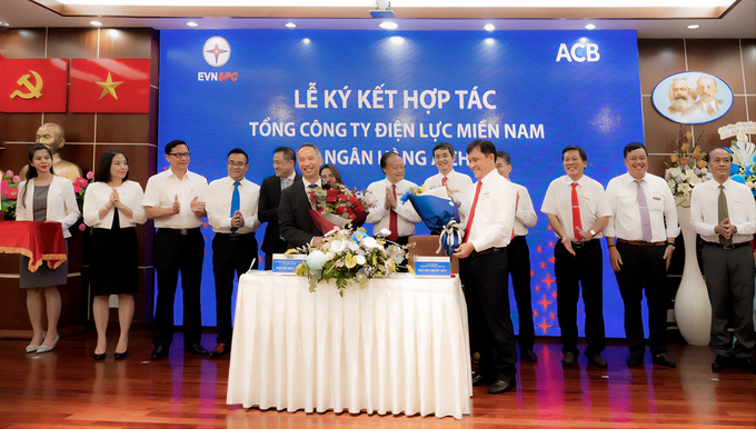 Ngày 14/6, Ngân hàng TMCP Á Châu (ACB) và Tổng Công ty Điện lực Miền Nam (EVN SPC) tổ chức lễ ký kết hợp tác.