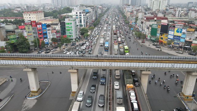 Tổ chức lại giao thông một số nút giao có đông phương tiện lưu thông, thường xuyên xảy ra ùn tắc.