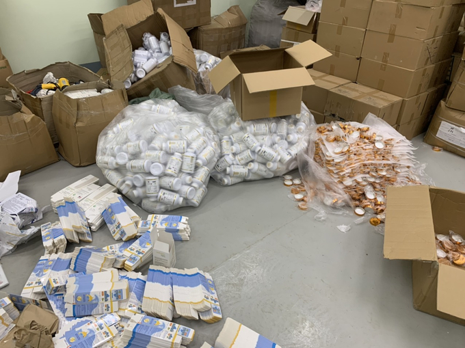 Lực lượng chức năng đã thu giữ toàn bộ tang vật là thực phẩm chức năng giả