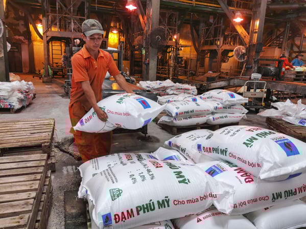 Doanh thu, lợi nhuận của Đạm Phú Mỹ lập mức cao nhất lịch sử cũng đồng nghĩa nông dân điêu đứng.