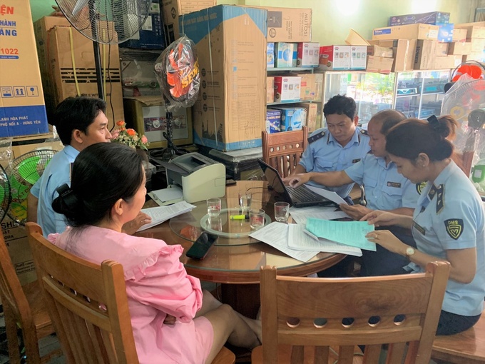 Lực lượng chức năng làm việc với cơ sở vi phạm
