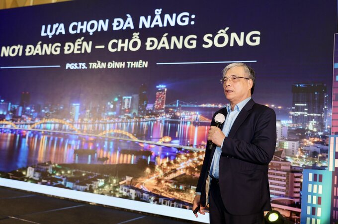 PGS.TS Trần Đình Thiên khẳng định Đà Nẵng cần tiến về phía trước, đặt trong cuộc đua mang tính toàn cầu.