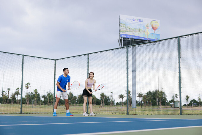 Lý Hoàng Nam – tay vợt số 1 Việt Nam cùng bạn trải nghiệm tập luyện tại Sport Complex trong kỳ nghỉ dưỡng