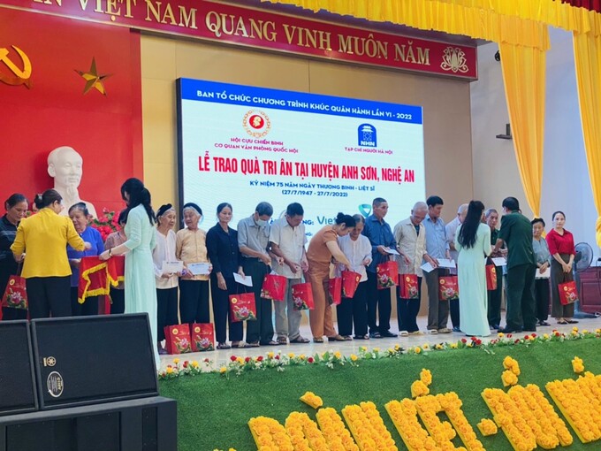 Lễ trao quà tri ân huyện Anh Sơn, Nghệ An.