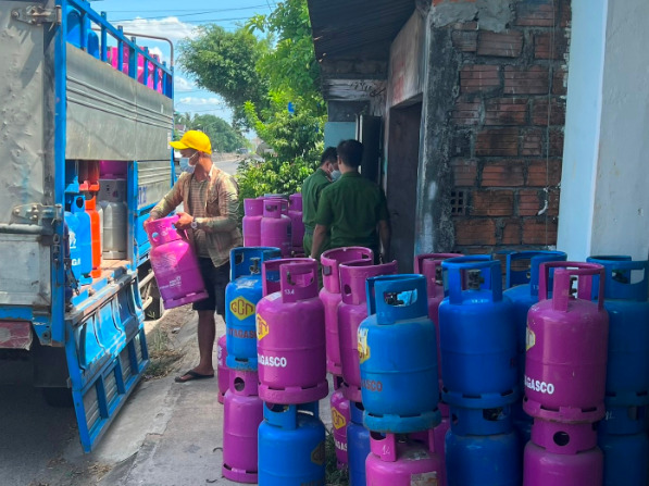 Phát hiện gần 700 chai LPG không có hóa đơn chứng từ hợp pháp