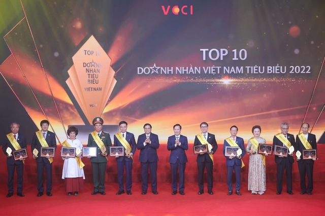 10-doanh-nhan-tieu-bieu-2022