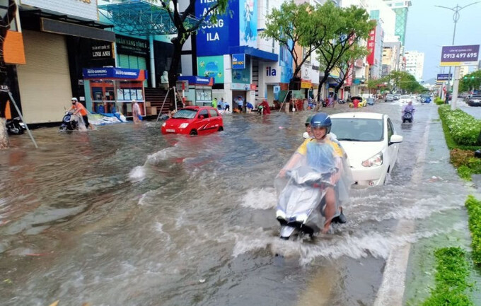 Đà Nẵng nhiều ngày qua mưa lớn gây ngập nhiều tuyến đường trung tâm