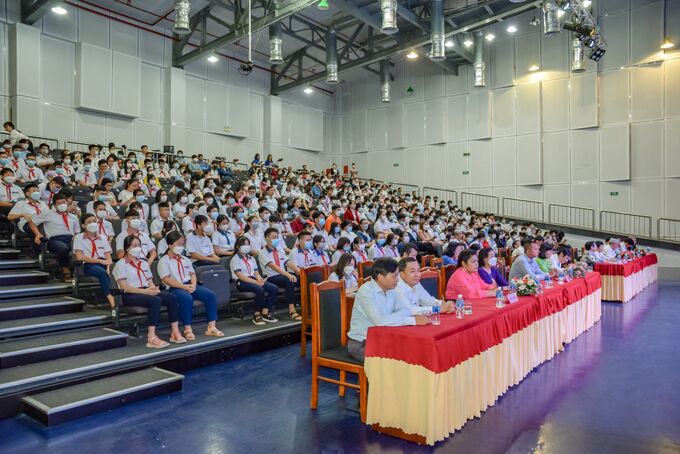 Các em học sinh, sinh viên khuyết tật và học nghề có hoàn cảnh khó khăn có mặt tham dự buổi lễ.