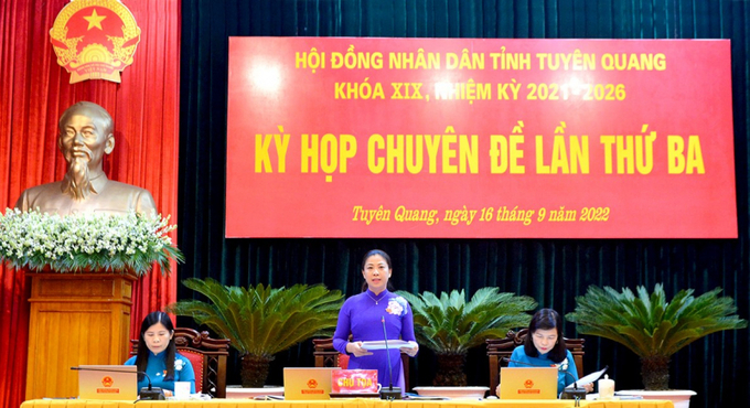 Chủ tọa điều hành Kỳ họp chuyên đề lần thứ 3, HĐND tỉnh Tuyên Quang Khóa XIX. Ảnh: Ngọc Hưng