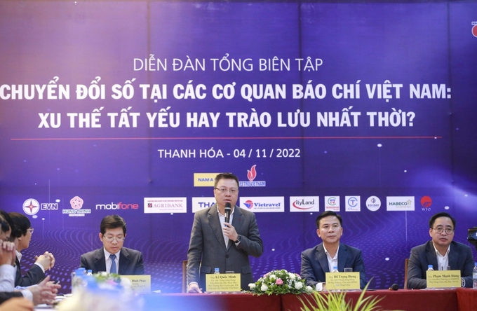 Ông Lê Quốc Minh, Tổng Biên tập Báo Nhân Dân, Phó Trưởng Ban Tuyên giáo Trung ương, Chủ tịch Hội Nhà báo Việt Nam (giữa) phát biểu tại Diễn đàn