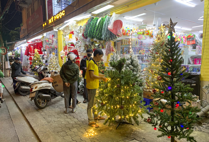 Năm nào cũng vậy, cây thông Noel là mặt hàng được mua nhiều nhất