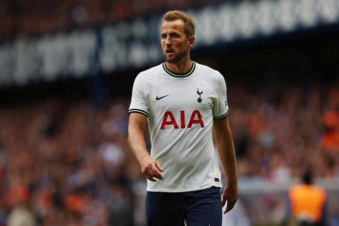 Harry Kane, tiền đạo câu lạc bộ bóng đá Tottenham Hotspur, đội trưởng đội tuyển bóng đá quốc gia Anh