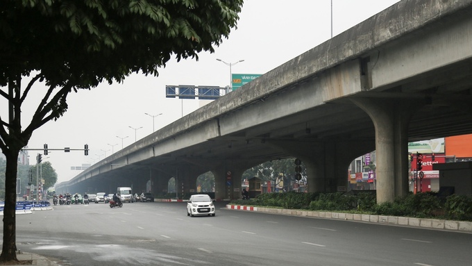 Đường Nguyễn Xiển bên dưới đường vành đai 3 trên cao cũng không ghi nhận ùn tắc.