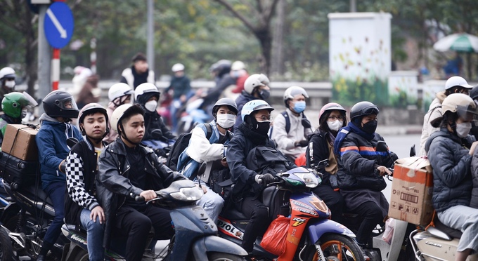 Tại quốc lộ 1A (Cửa ngõ phía Nam Hà Nội), hàng nghìn người cũng bắt đầu quay trở lại Hà Nội khiến giao thông tại tuyến đường này ùn ứ tại nhiều ngã 4, nút giao.