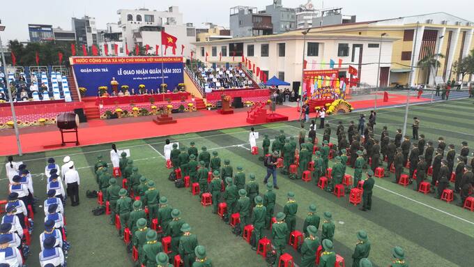 Đà Nẵng tưng bừng ngày hội giao quân, 1.308 thanh niên của 7 quận, huyện trên địa bàn thành phố lên đường nhập ngũ năm 2023 (Ảnh: Thế Sơn)