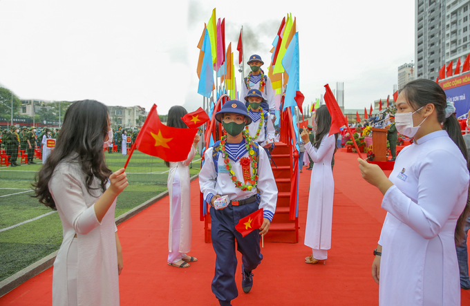 Bộ Chỉ huy Quân sự thành phố đánh giá chất lượng thanh niên trong tuyển quân ngày càng nâng lên, năm nay hầu hết thanh niên lên đường có sức khỏe tốt, có trình độ học vấn cao hoặc đang có việc làm ổn định (Ảnh: Thế Sơn)