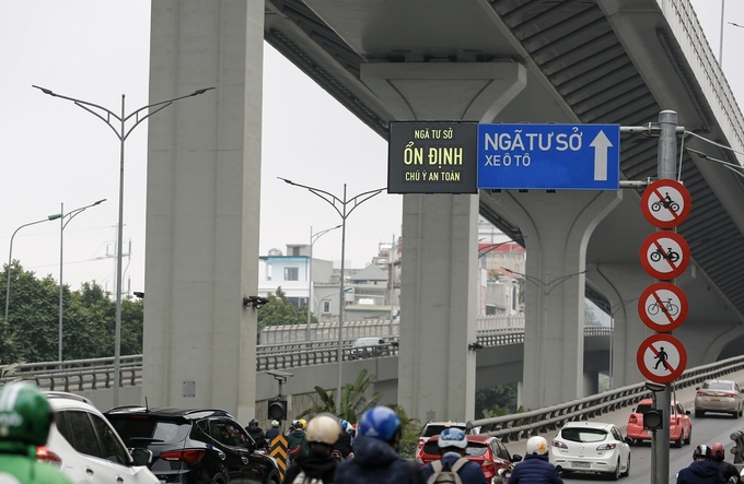 Biển báo thông minh tại Ngã tư sở