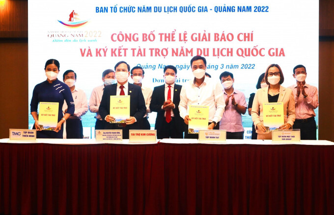 Đại diện Tập đoàn T&T Group ký kết tài trợ 5 tỷ đồng cho Năm du lịch quốc gia - Quảng Nam 2022