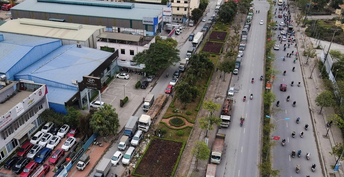 Ngay khi lực lượng chức năng tiến hành kiểm tra, khám xét, nhiều người đã phải quay xe bỏ về để tìm trung tâm đăng kiểm khác.