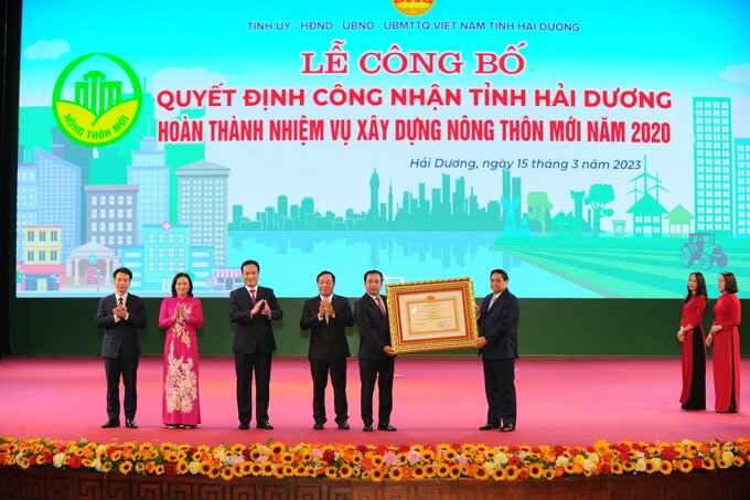 Thủ tướng Phạm Minh Chính đã trao Quyết định công nhận tỉnh Hải Dương hoàn thành nhiệm vụ xây dựng nông thôn mới.