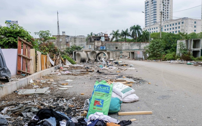 Trong đó, đoạn giữa dài hơn 3,5 km từ đường Lê Đức Thọ tới Quốc lộ 70 (nay là đường Trần Hữu Dực và Trịnh Văn Bô) với tổng mức đầu tư hơn 1.500 tỷ đồng đã được thông xe từ năm 2017. Còn đoạn nối giữa đường Phạm Hùng (đối diện Công viên CV1 Cầu Giấy đang xây dựng) - Lê Đức Thọ, quận Nam Từ Liêm (TP. Hà Nội) có chiều dài hơn hơn 1,12 km vẫn đang trong quá trinh hoàn thiện.