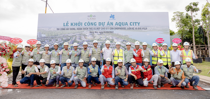 Một phần dự án Aqua City của Novaland do Tập đoàn Xây dựng Hòa Bình thi công.