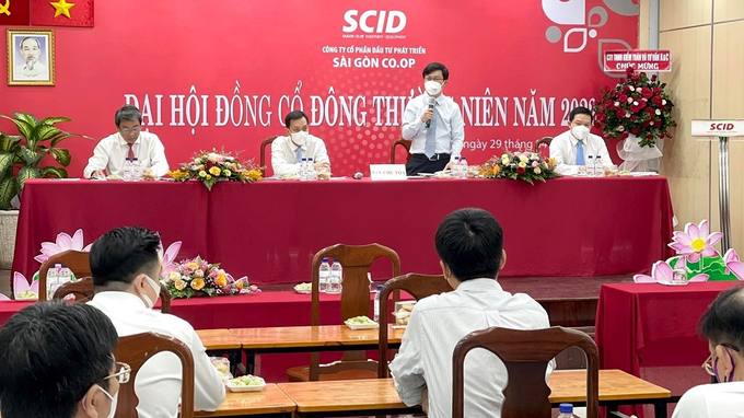 Liên hiệp Hợp tác xã Thương mại TP.HCM (Saigon Co.op) đang sở hữu 96,09% vốn điều lệ 1.000 tỷ đồng của SCID. Nhiều năm qua, hiệu quả kinh doanh của SCID rất kém khi lãi cơ bản trên cổ phiếu (EPS) đều thấp hơn 1.000 đồng/cổ phiếu.